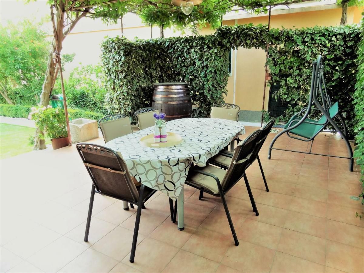 Kaštela Apartment Bezic מראה חיצוני תמונה